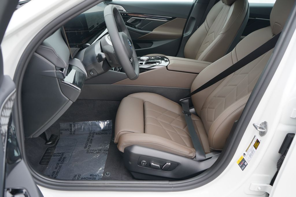 Thumbnail: 2026 BMW i5 - 11