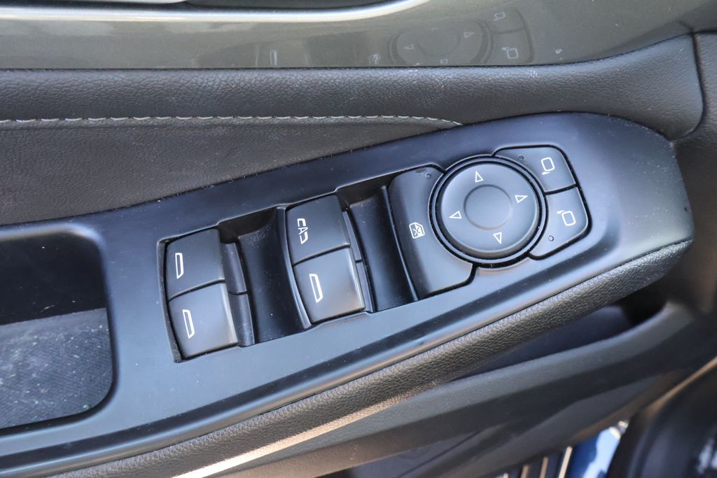 Thumbnail: 2023 Chevrolet Traverse - 15