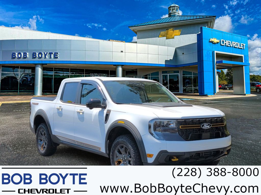 Oxford White 2025 Ford Maverick Tremor SuperCrew AWD Pickup Truck All-Wheel Drive 8-Speed Automatic