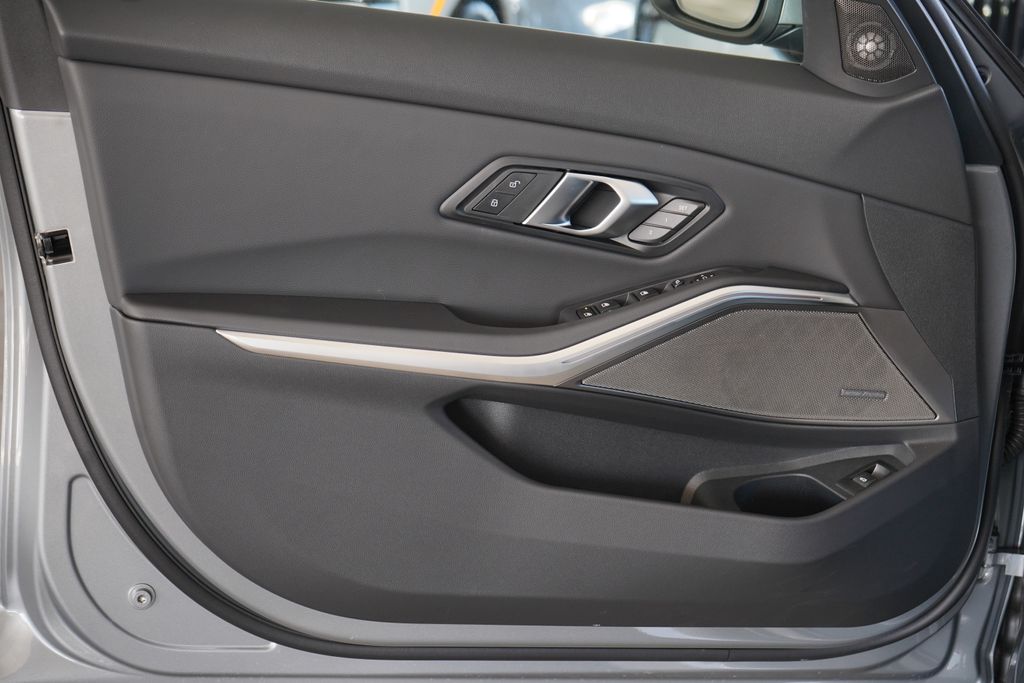 Thumbnail: 2026 BMW 3 Series - 9