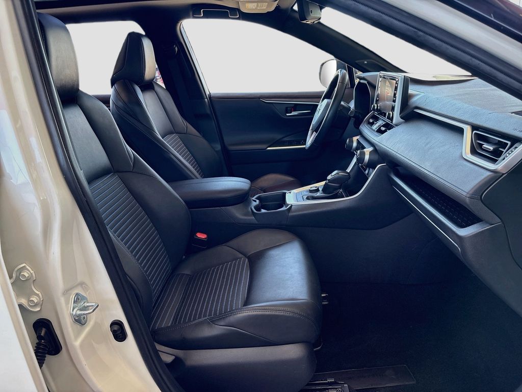 Thumbnail: 2020 Toyota RAV4 - 20