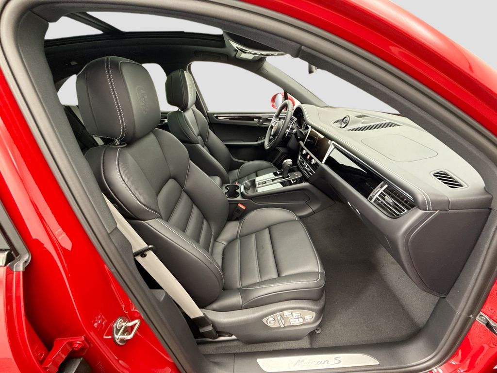Thumbnail: 2026 Porsche Macan - 22