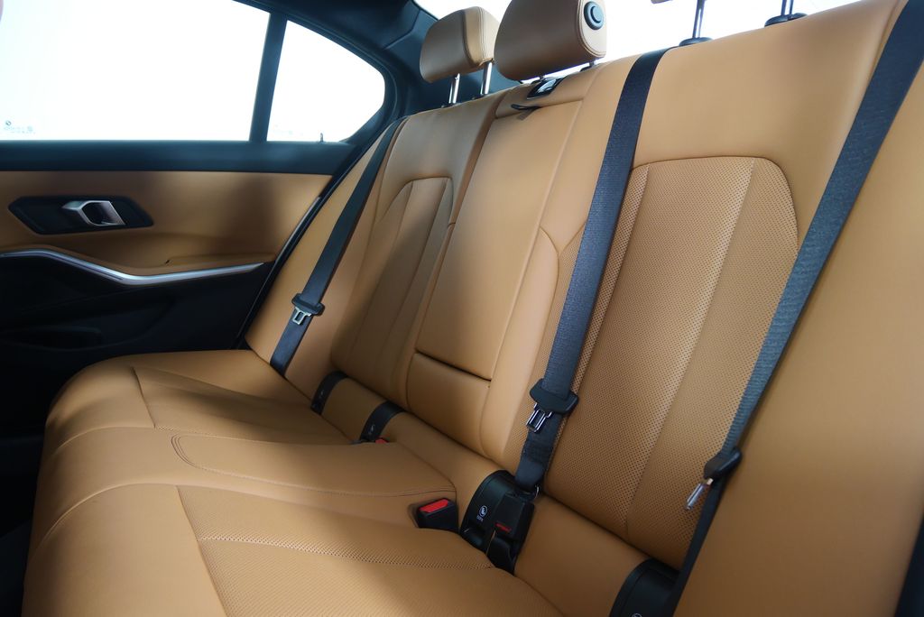 Thumbnail: 2025 BMW 3 Series - 16