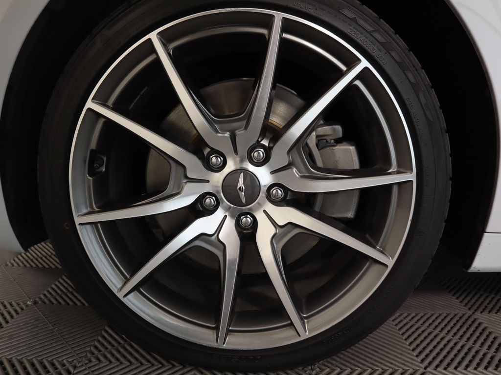Thumbnail: 2022 Genesis G70 - 31