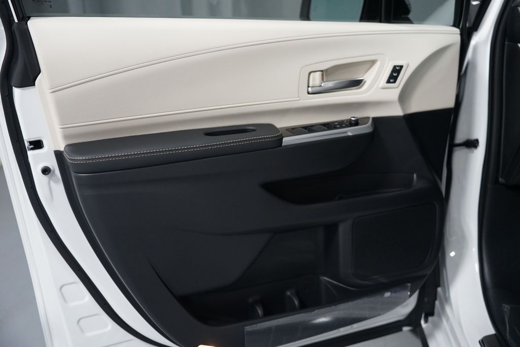 Thumbnail: 2025 Toyota Sienna - 11