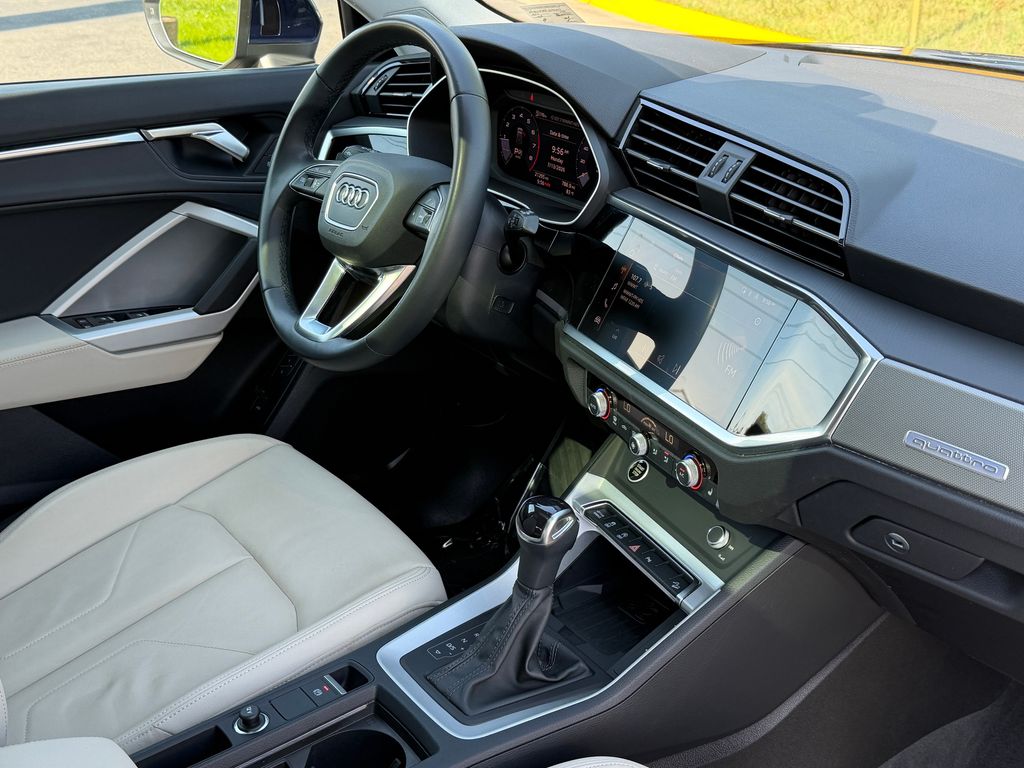 Thumbnail: 2023 Audi Q3 - 9