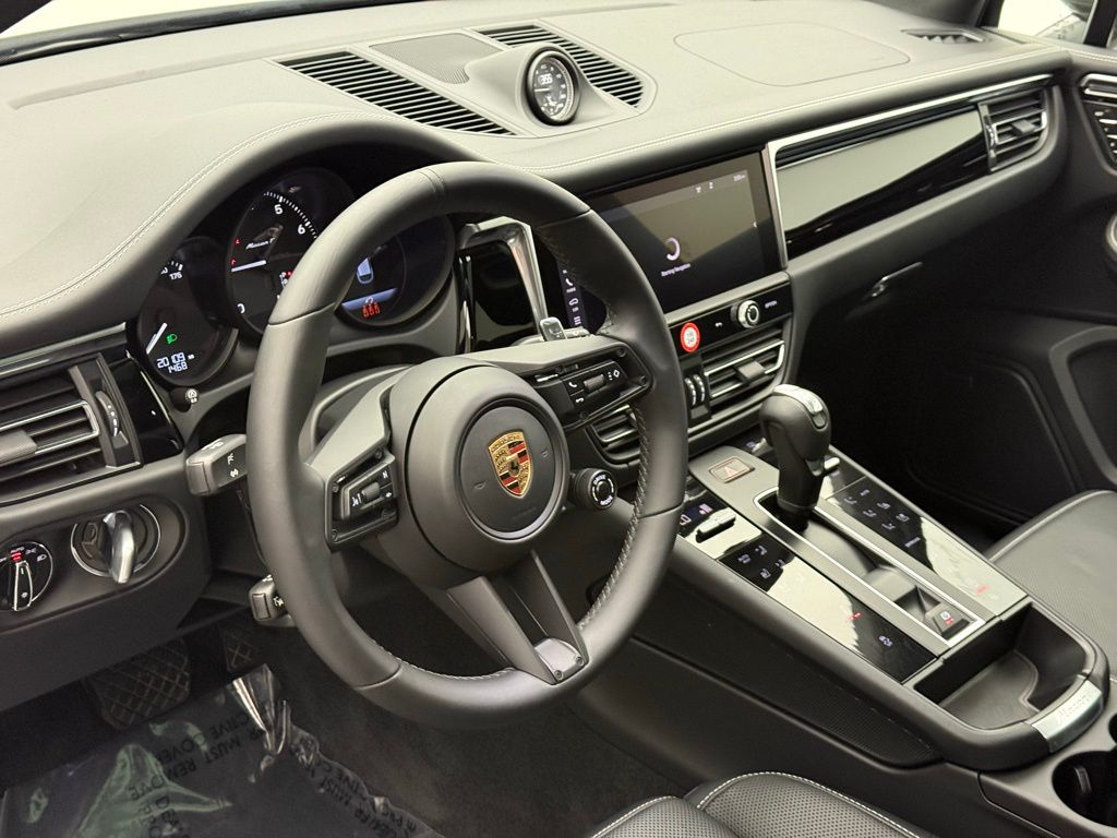 Thumbnail: 2023 Porsche Macan - 4