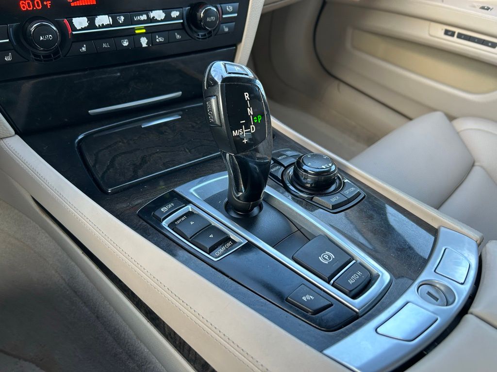 Thumbnail: 2011 BMW 7 Series - 27