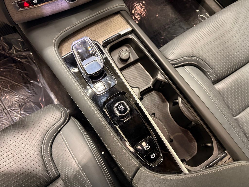 Thumbnail: 2023 Volvo XC90 - 18