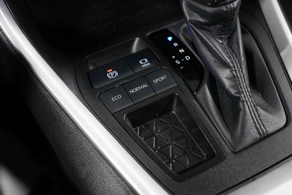 Thumbnail: 2025 Toyota RAV4 - 22