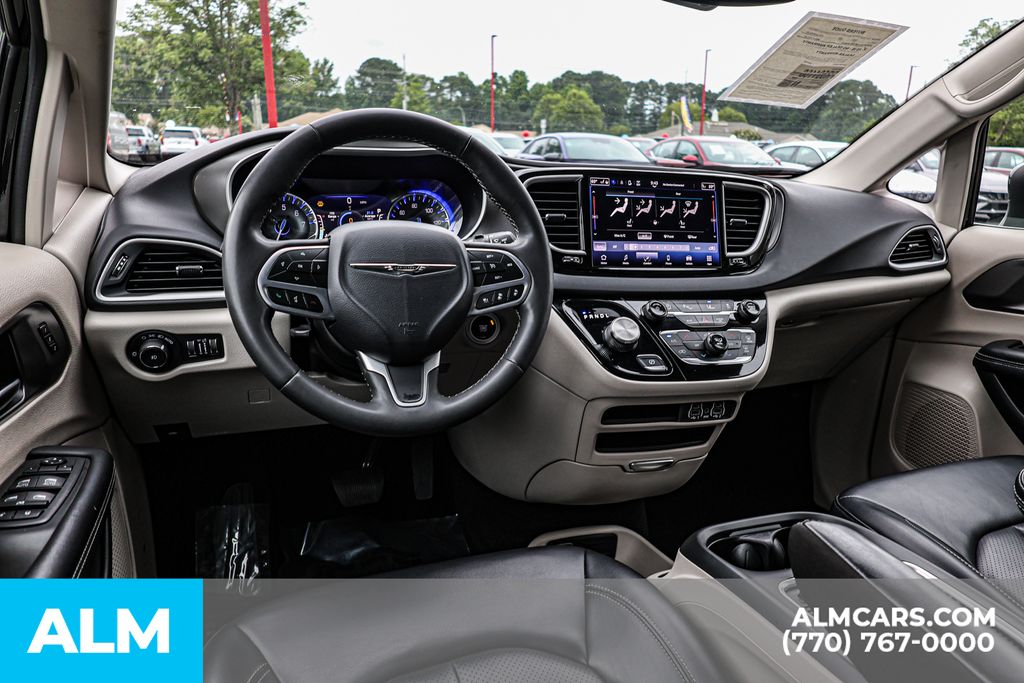 Used 2023 Black Chrysler Touring L image 30