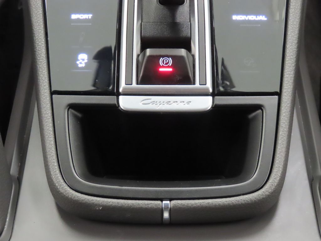 Thumbnail: 2023 Porsche Cayenne - 27