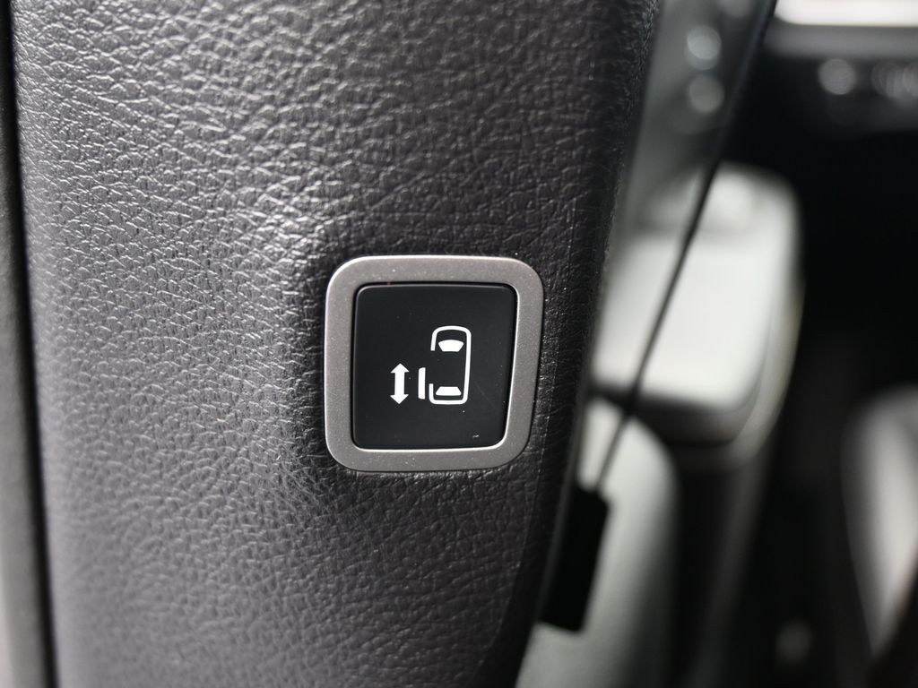 New 2026 Diamond Black Crystal Pearlcoat Chrysler Select image 33