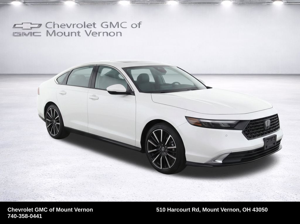 View vehicle photo 3