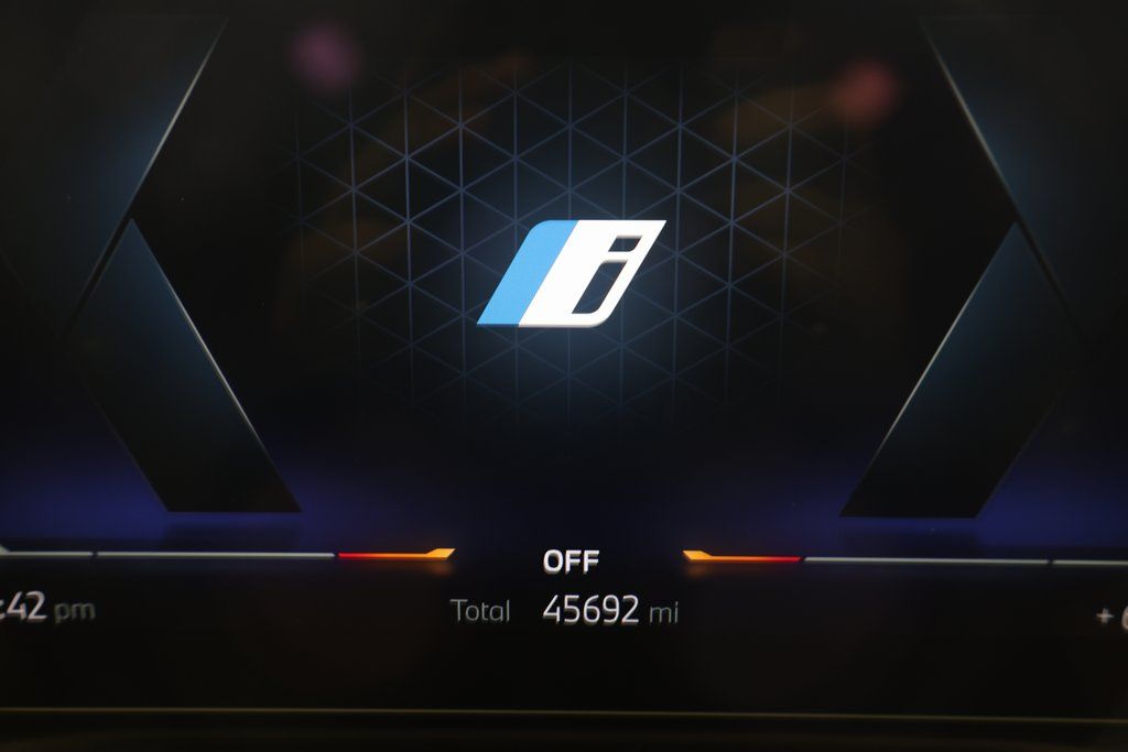 Thumbnail: 2023 BMW i4 - 17