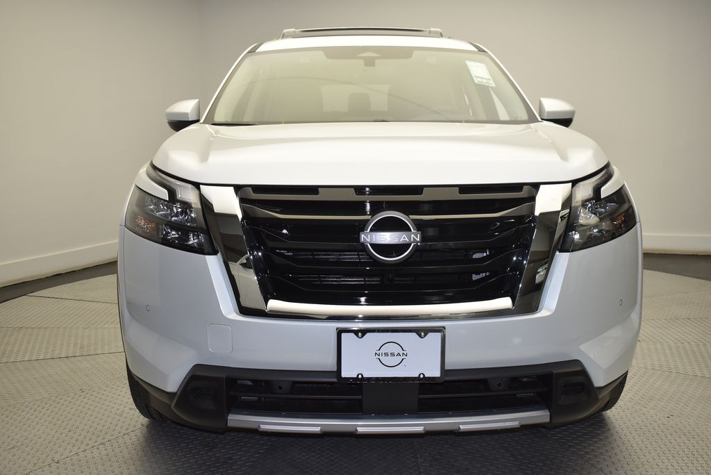 2025 Nissan Pathfinder Platinum 2