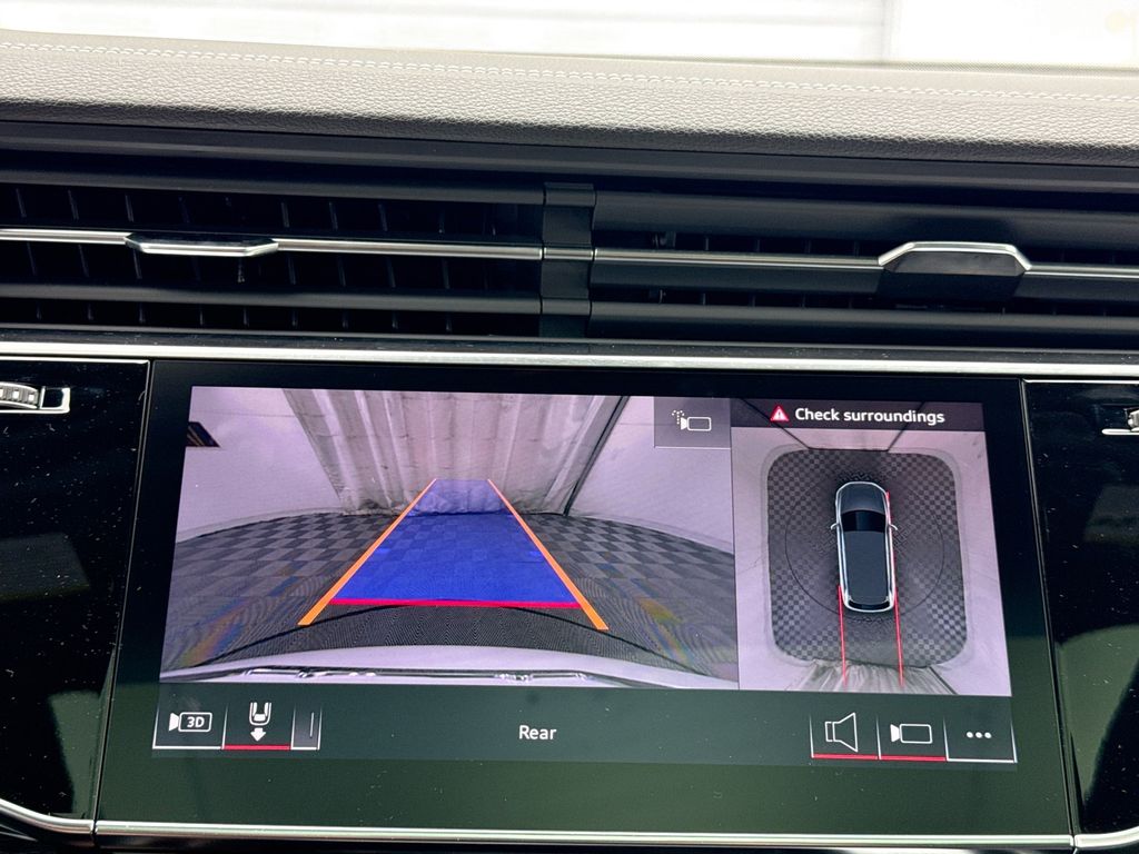 Thumbnail: 2026 Audi Q7 - 15