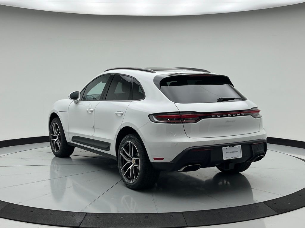 Thumbnail: 2025 Porsche Macan - 3