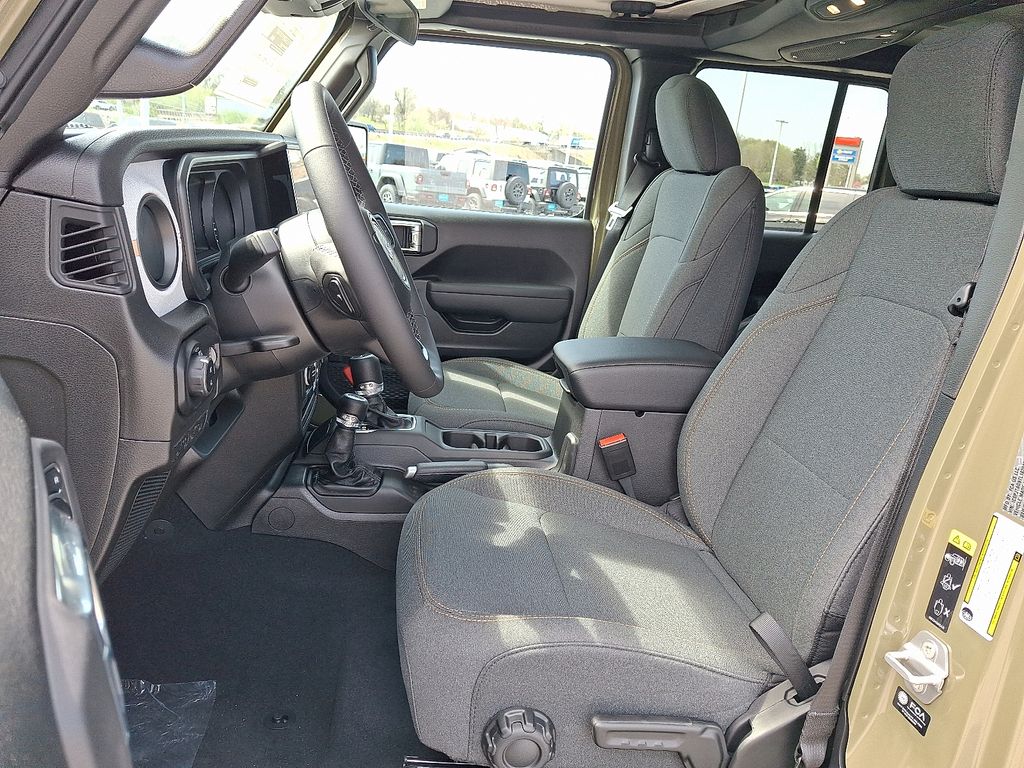 2026 Jeep Gladiator — photo 8