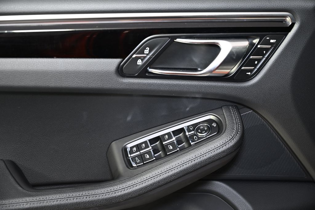 Thumbnail: 2024 Porsche Macan - 22