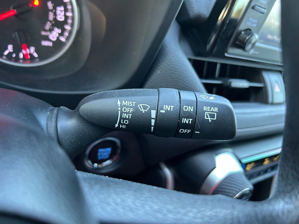 Thumbnail: 2022 Toyota RAV4 - 21