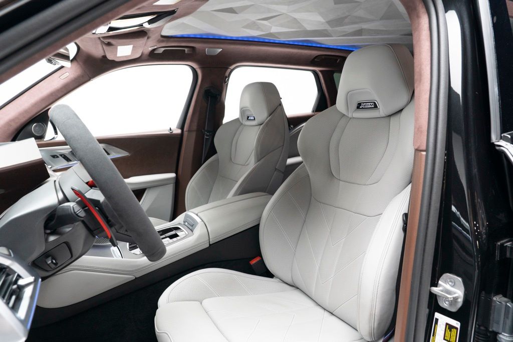 2023 BMW XM - Thumbnail 3