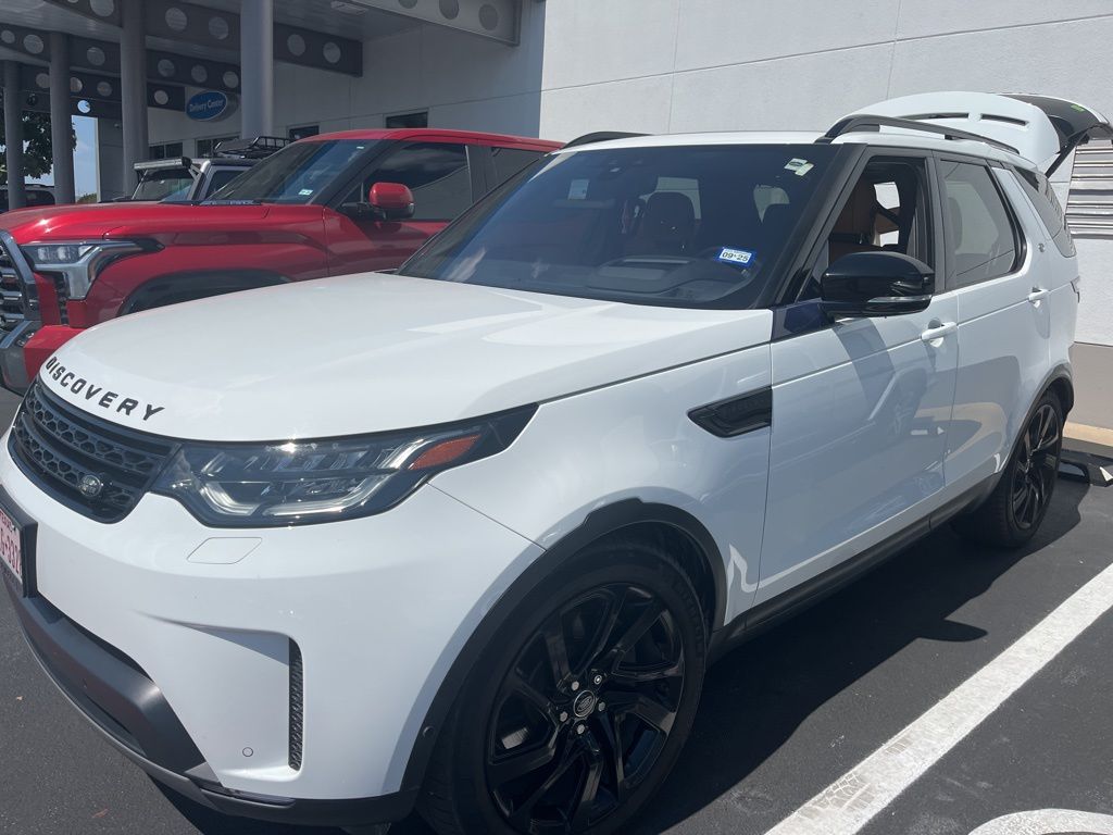 Thumbnail: 2020 Land Rover Discovery - 6