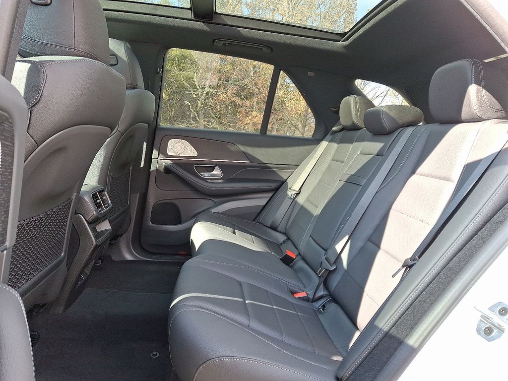 Thumbnail: 2026 Mercedes-Benz GLE - 6