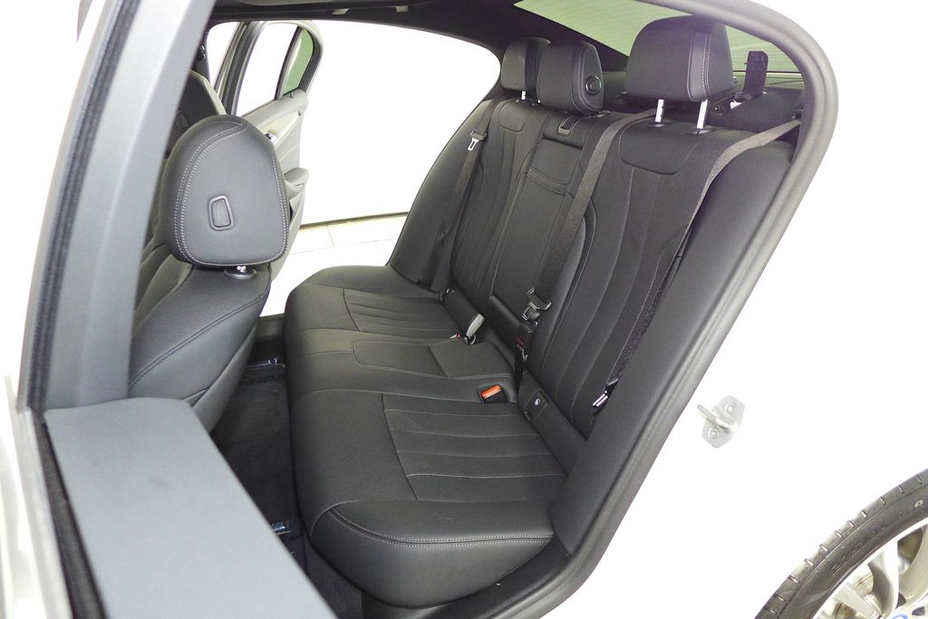 Thumbnail: 2022 BMW 5 Series - 20