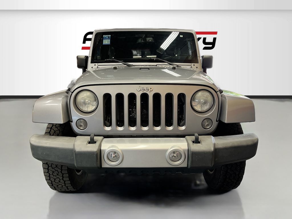 Used 2014 Billet Metallic Clearcoat Jeep Unlimited Sahara image 2