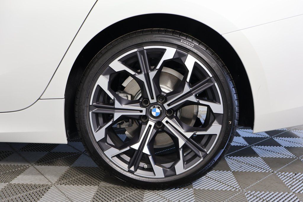 Thumbnail: 2025 BMW 3 Series - 11