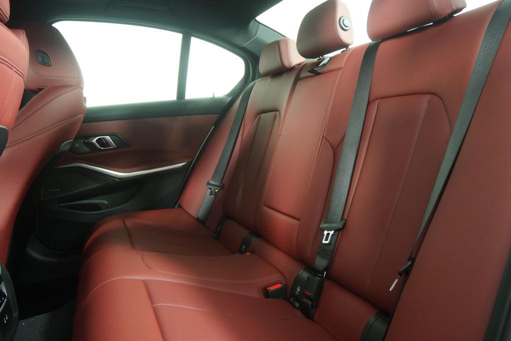 Thumbnail: 2026 BMW 3 Series - 13