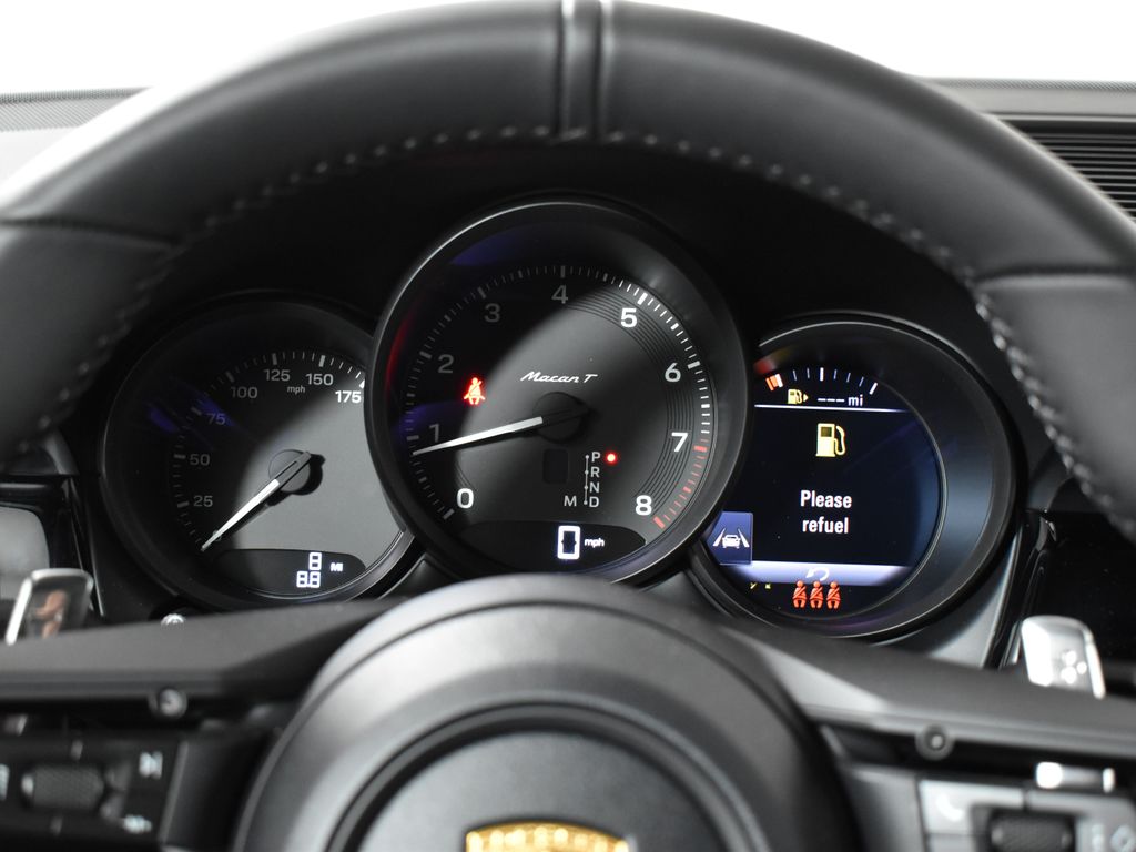 Thumbnail: 2026 Porsche Macan - 20