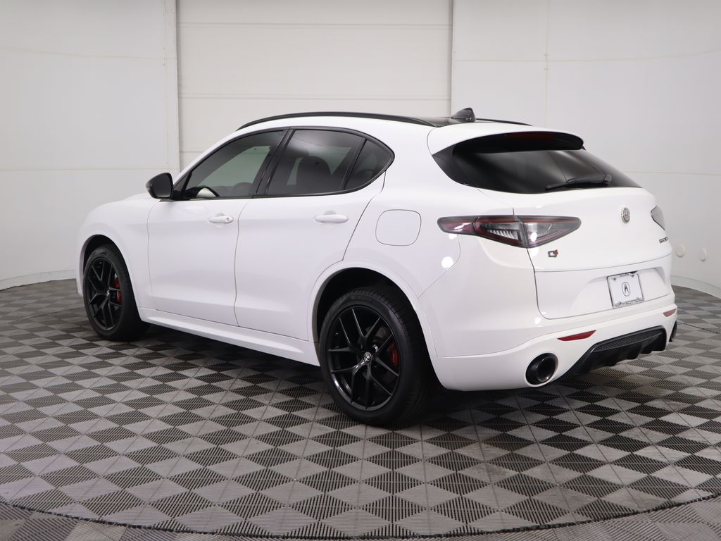 Thumbnail: 2021 Alfa Romeo Stelvio - 7