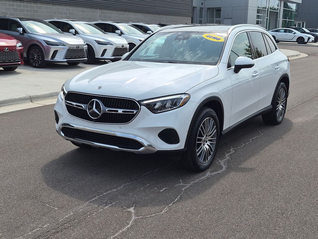 MANUFAKTUR Moonlight White Metallic 2026 Mercedes-Benz GLC SUV / Crossover All-Wheel Drive 9-Speed Automatic