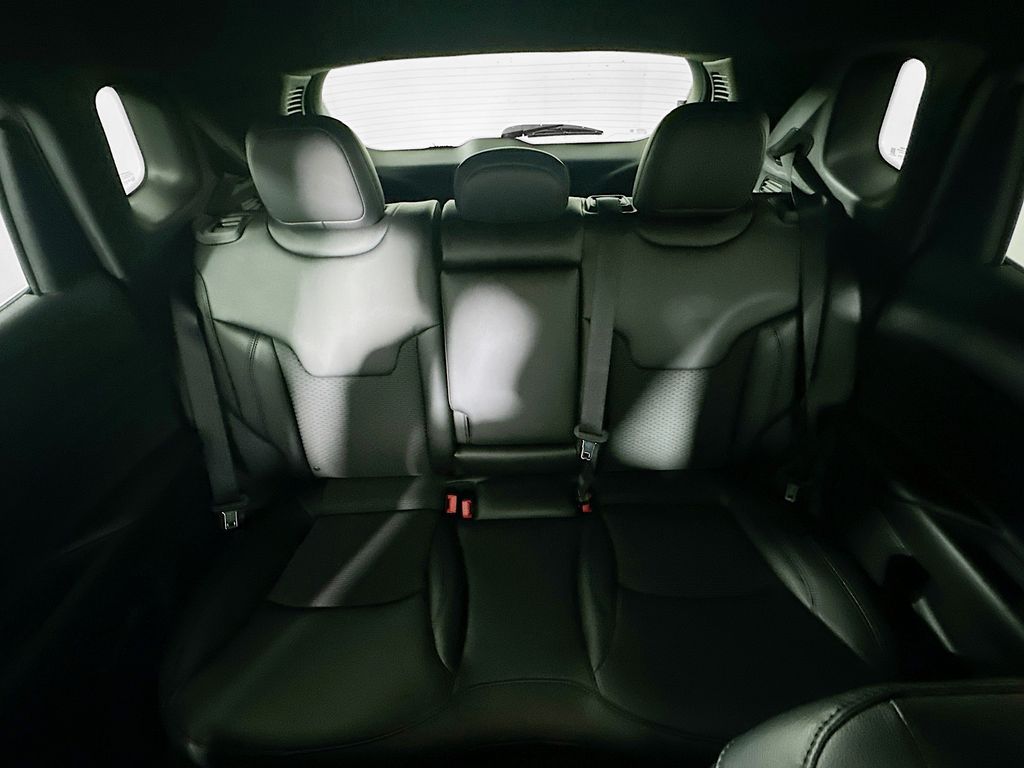 New 2026 Silver Jeep Latitude Altitude image 10