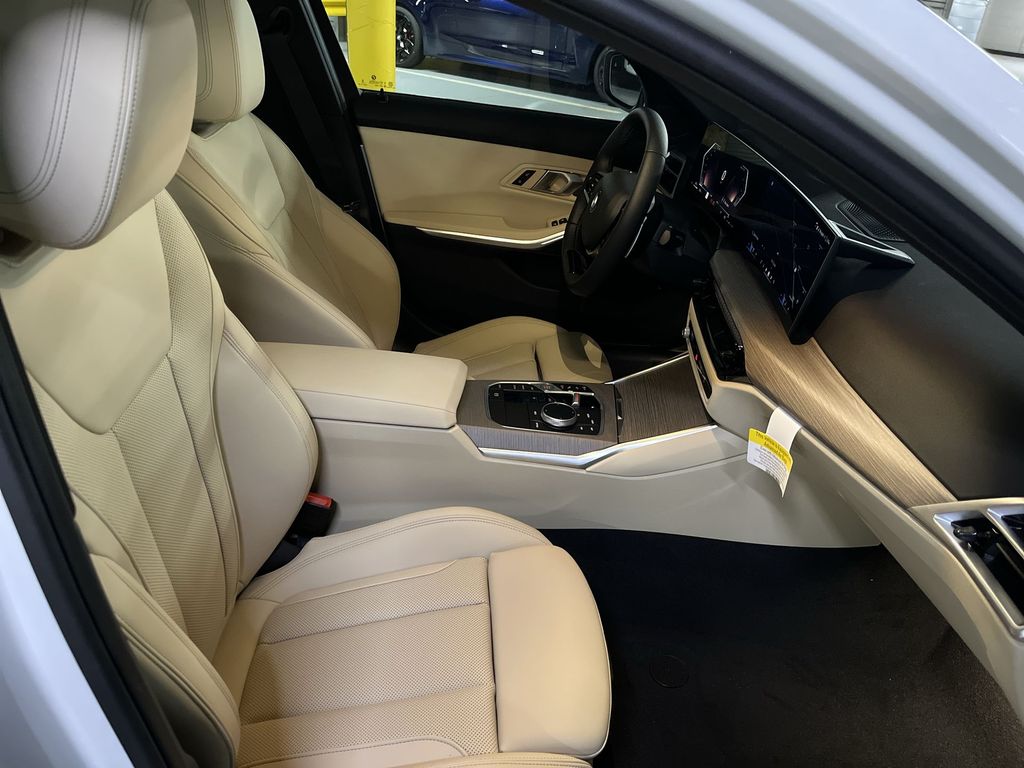 Thumbnail: 2025 BMW 3 Series - 25