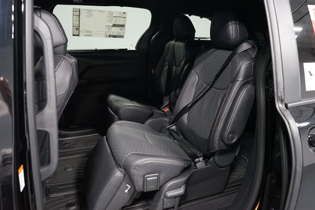 Thumbnail: 2026 Toyota Sienna - 31