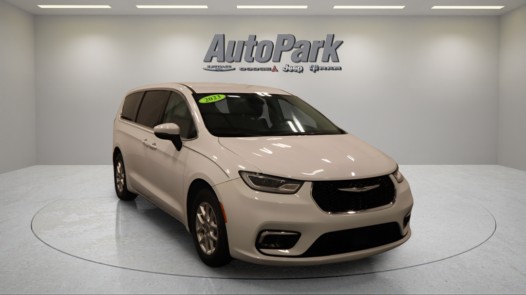 Bright White Clearcoat 2023 Chrysler Pacifica Touring L FWD Minivan Front-Wheel Drive 9-Speed Automatic