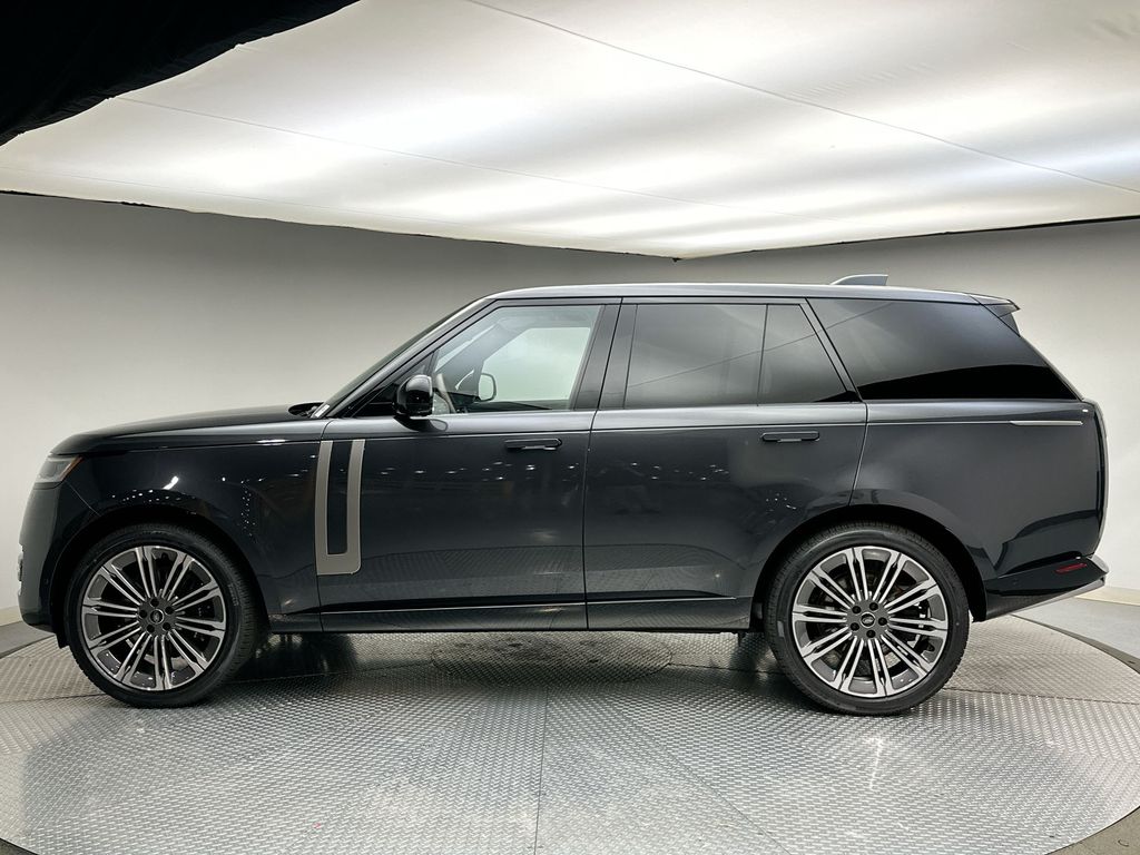 2025 Land Rover Range Rover SE 2