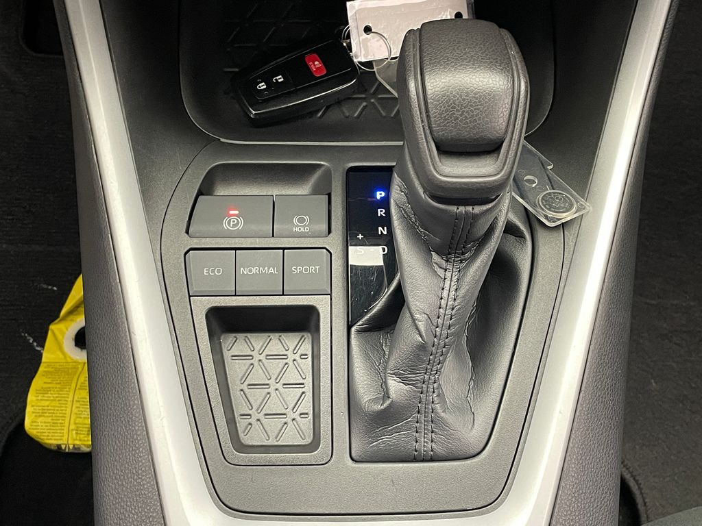 2020 Toyota RAV4 XLE 29