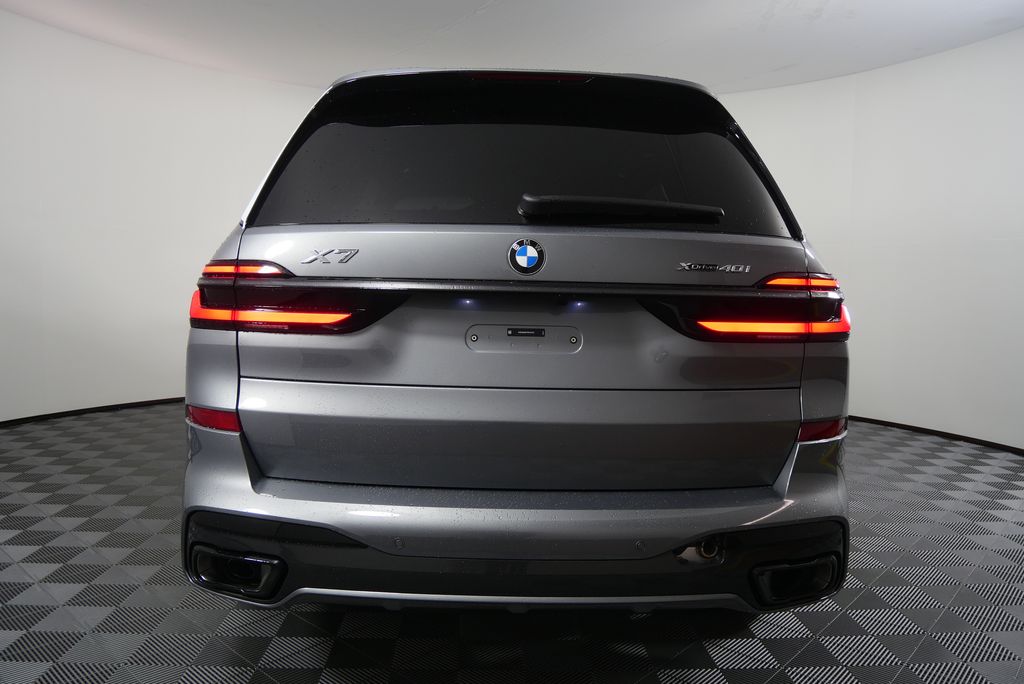 Thumbnail: 2026 BMW X7 - 4