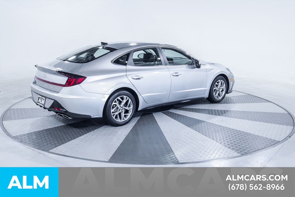 Used 2020 Silver Hyundai SEL image 10