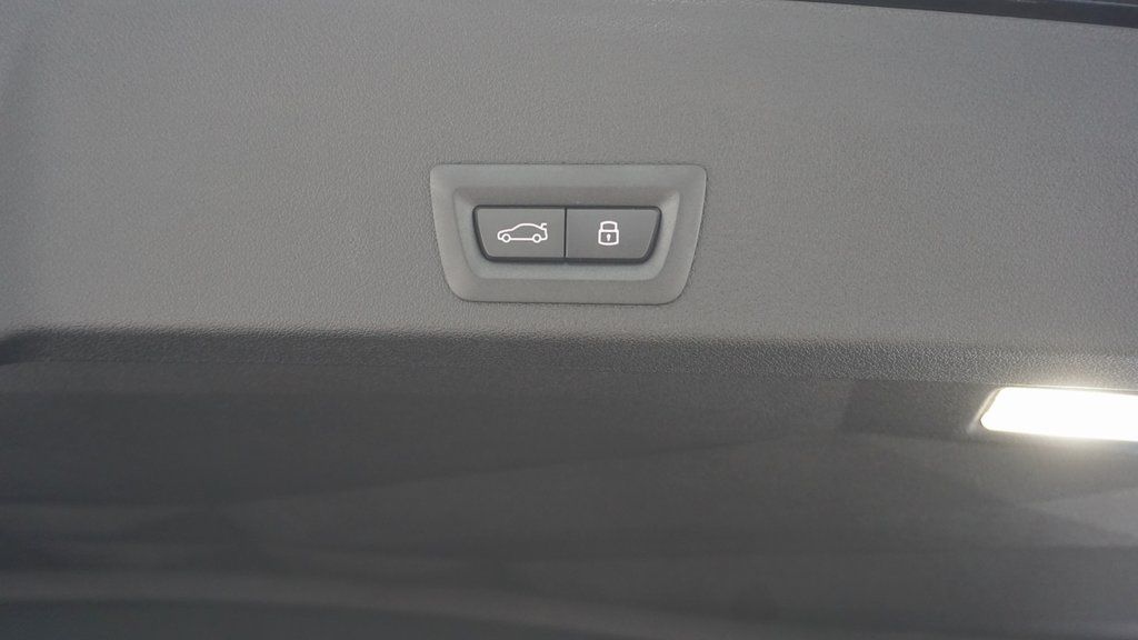 2026 BMW XM Base - Photo 8