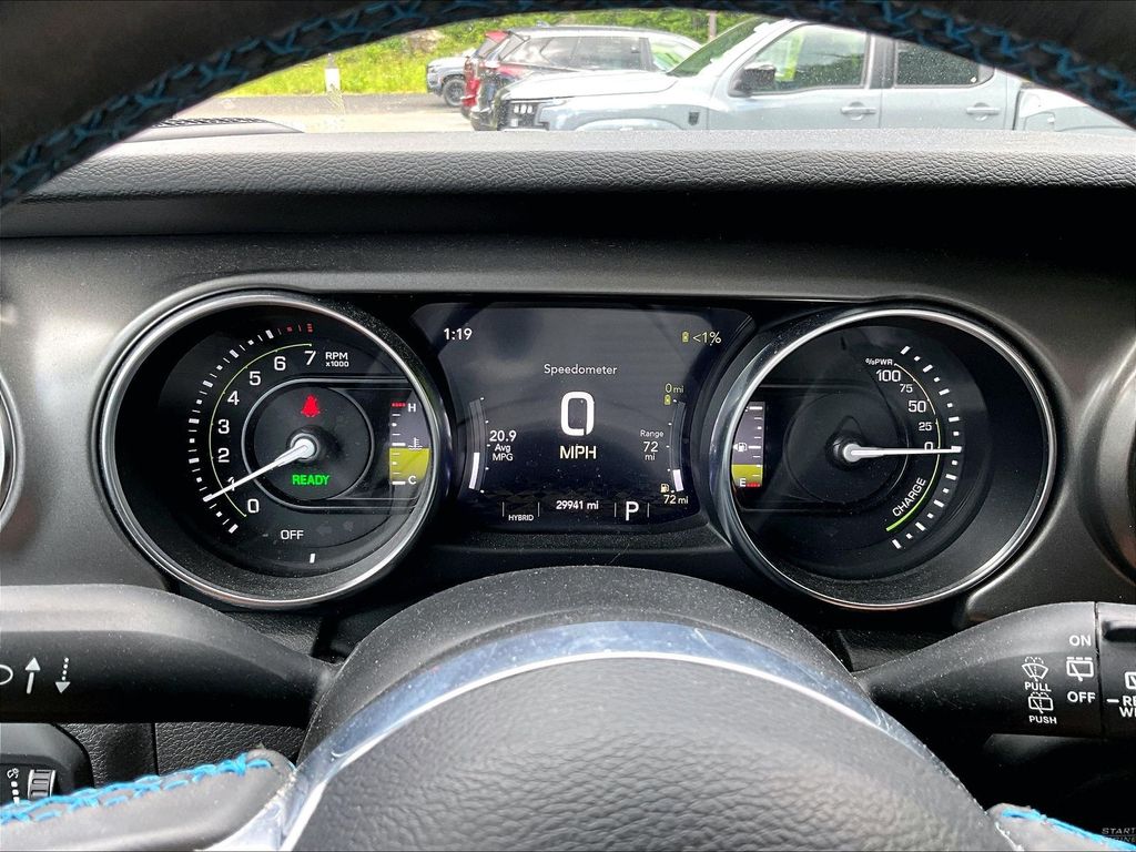 2023 Jeep Wrangler — photo 13