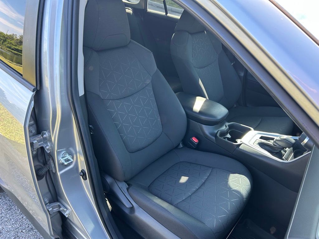 Thumbnail: 2021 Toyota RAV4 - 15