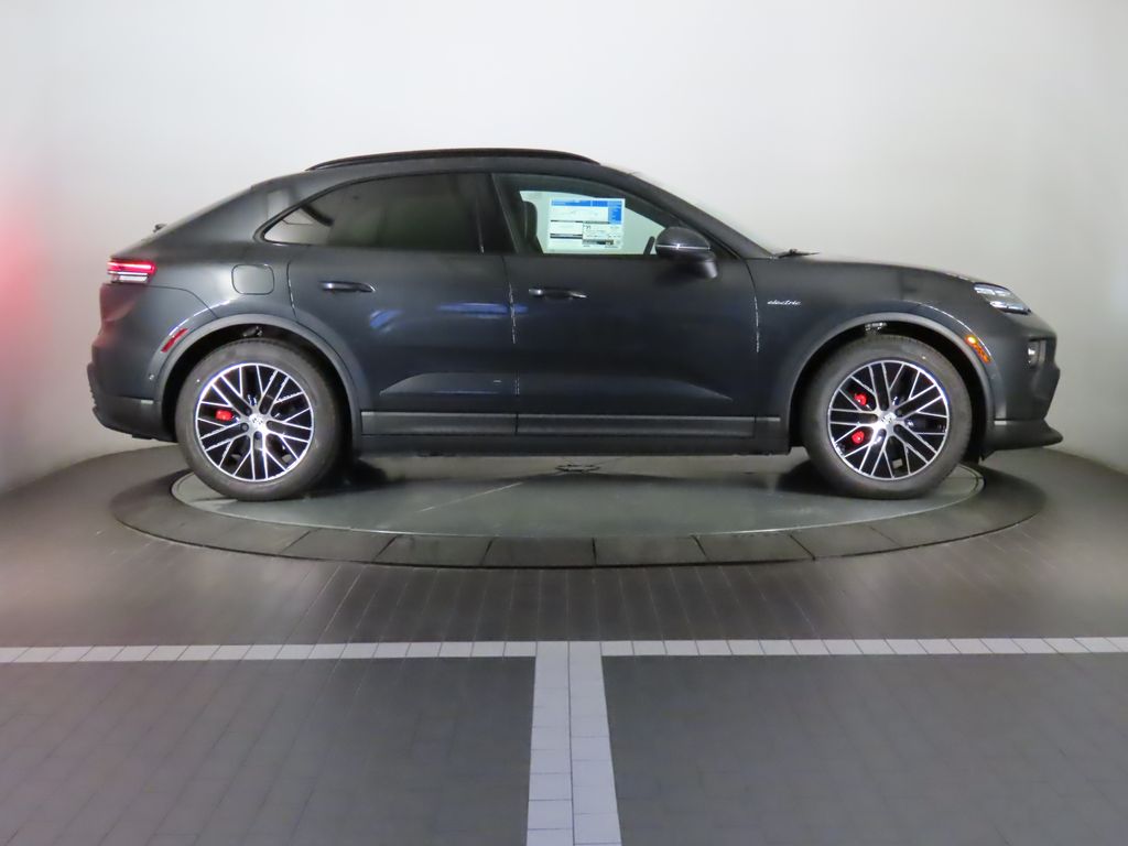 Thumbnail: 2025 Porsche Macan - 8