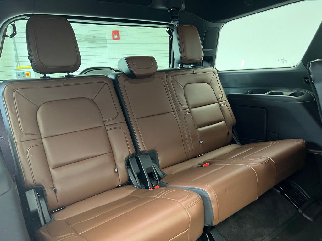 Thumbnail: 2024 Lincoln Navigator - 9