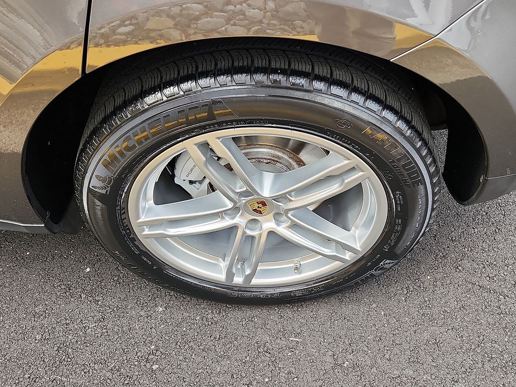 Thumbnail: 2015 Porsche Macan - 8