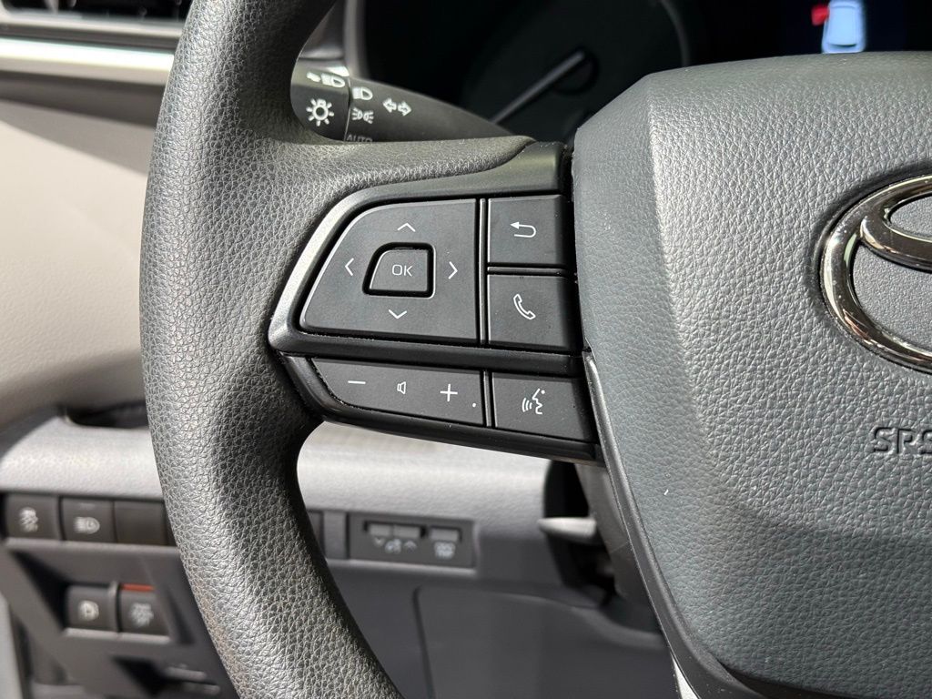 Thumbnail: 2022 Toyota Sienna - 24